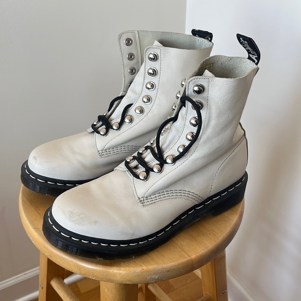 Dr. Martens Women’s boot - Size 9